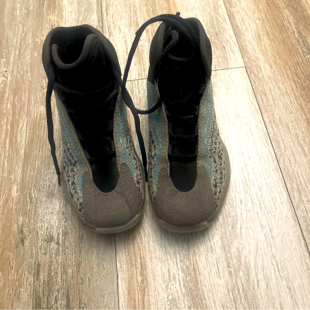 YEEZY QUANTUM KIDS TEAL BLUE
US SIZE
1